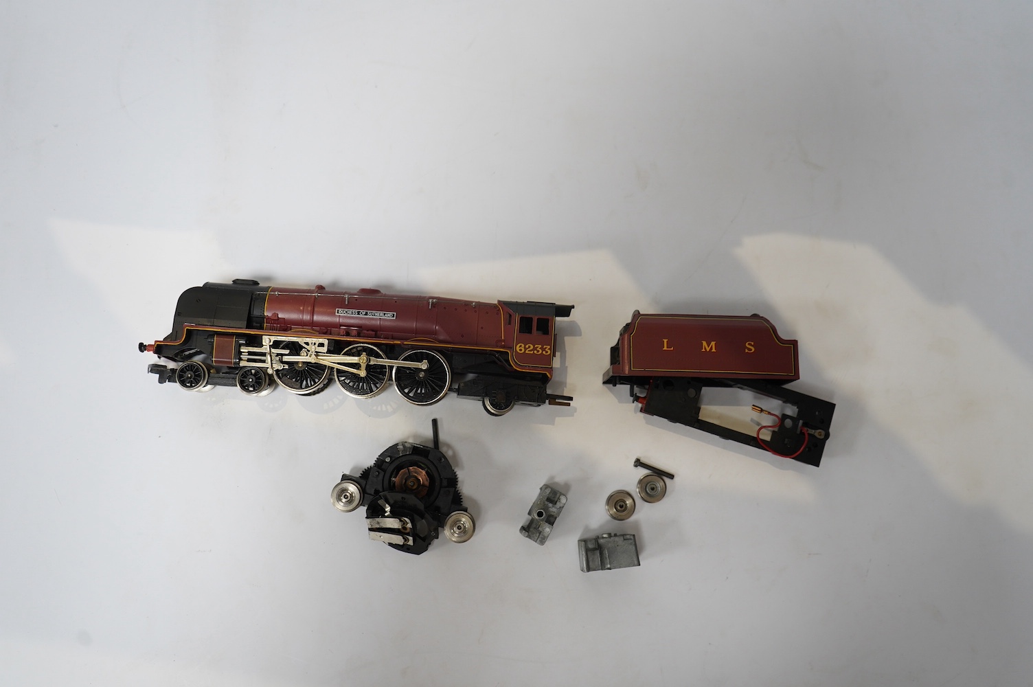 Twenty-two 00 gauge railway by Hornby, Lima, etc. including seven locomotives; a boxed Dean Single 4-2-2 tender loco (R2828), three GWR locos including a County Class, a Southern Railway Schools Class loco, together with